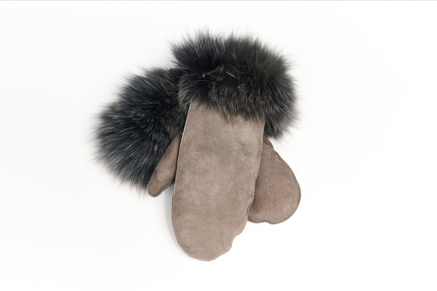 Muffole in pelle scamosciata tortora, bordo in volpe