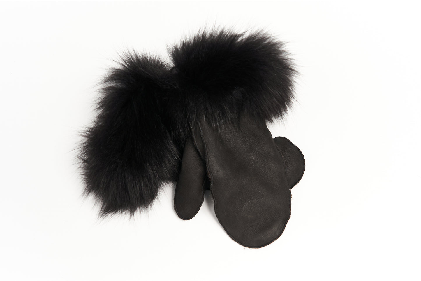 Muffole in pelle nera, bordo in volpe